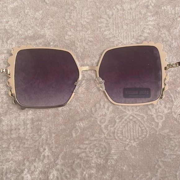 Brand New Steve Madden Gold Tone Cultured Pearl Oversized Retro Glam Sunglasses main image 9